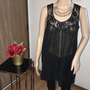 ⭐️Guess By Marciano Lace Top⭐️ Take 50% OFF